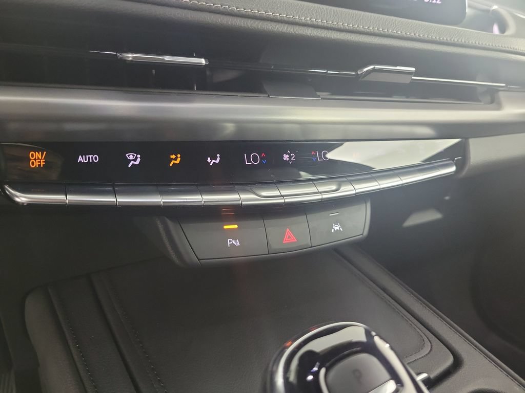 Used 2025 Cadillac XT4 Premium Luxury FWD image 27