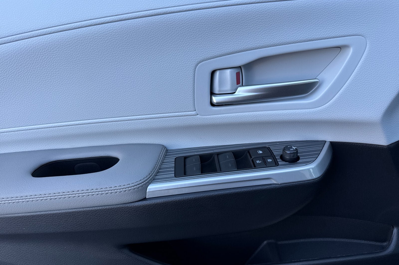 New 2026 Toyota Sienna XLE FWD image 13