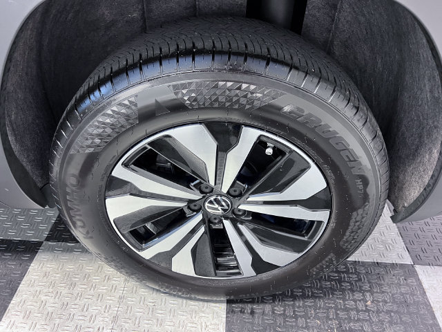 Certified 2024 Volkswagen Atlas Cross Sport SE FWD image 15
