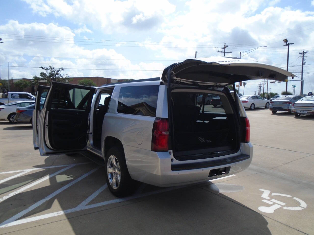 Used 2015 Chevrolet Suburban LT w/ Texas Edition RWD image 26