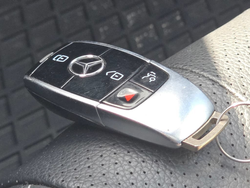 Used 2023 Mercedes-Benz E 350 4MATIC Sedan image 39