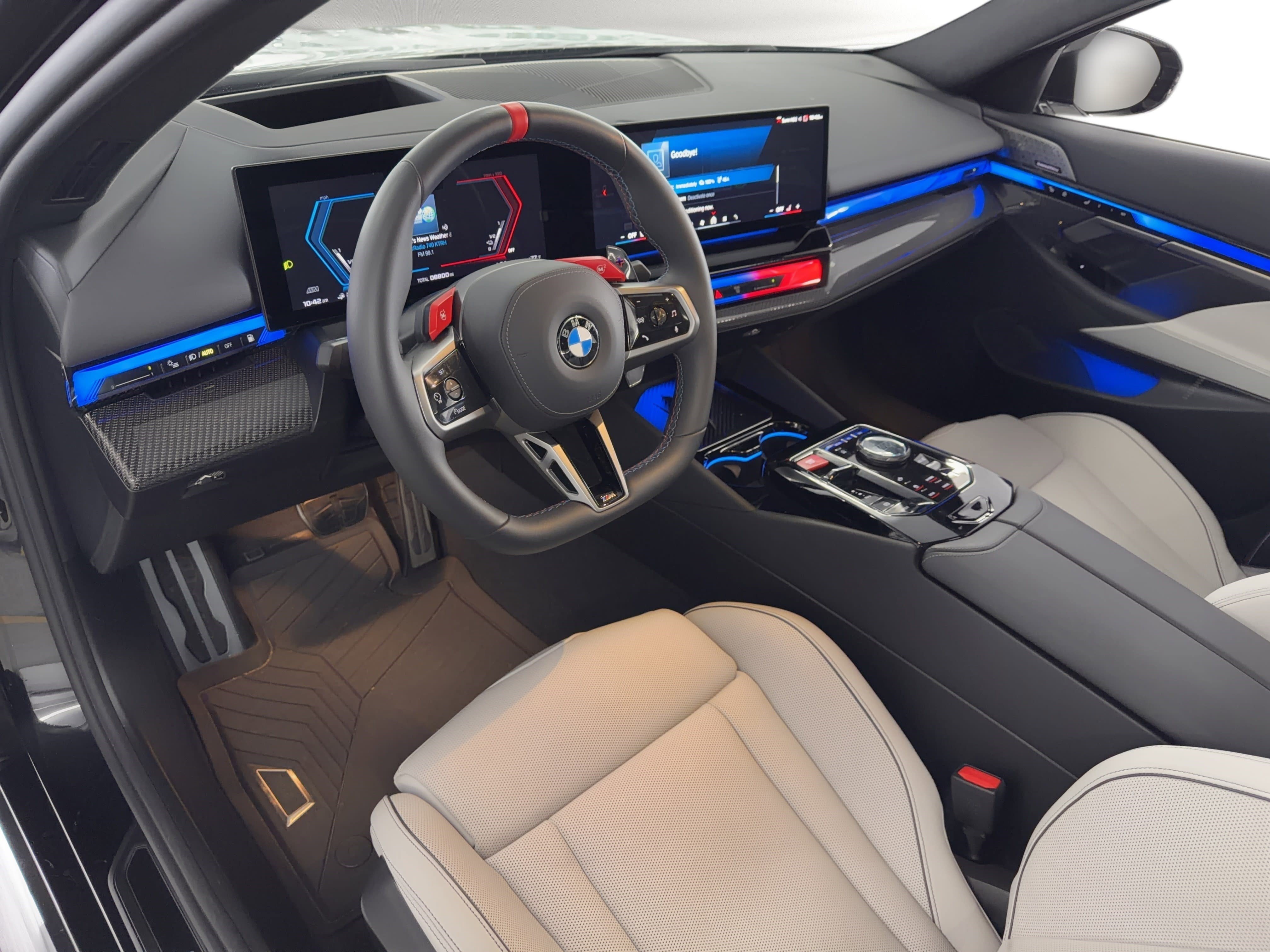 Used 2026 BMW M5 w/ Executive Package image 4