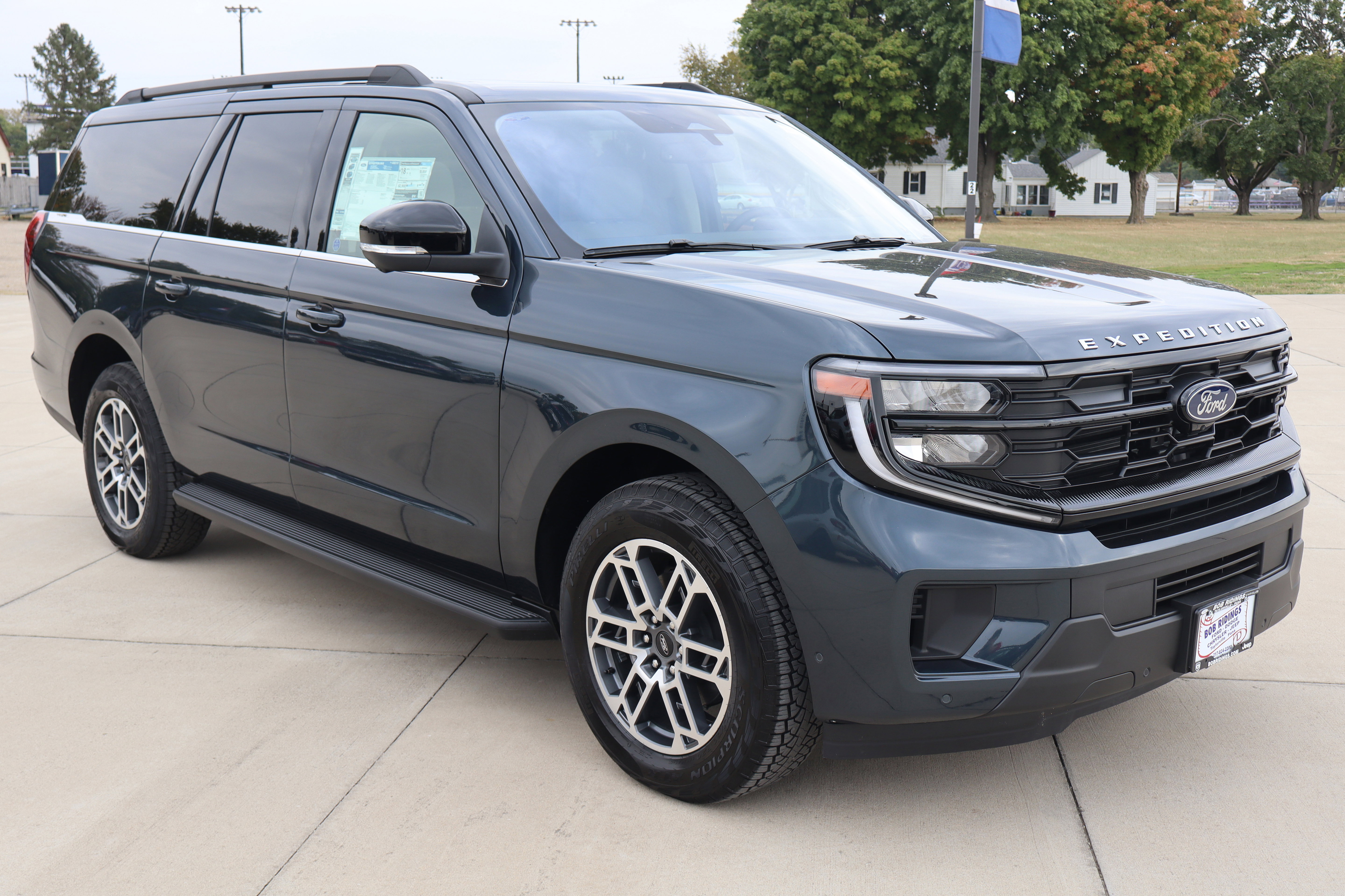 New 2025 Ford Expedition Max Active image 3