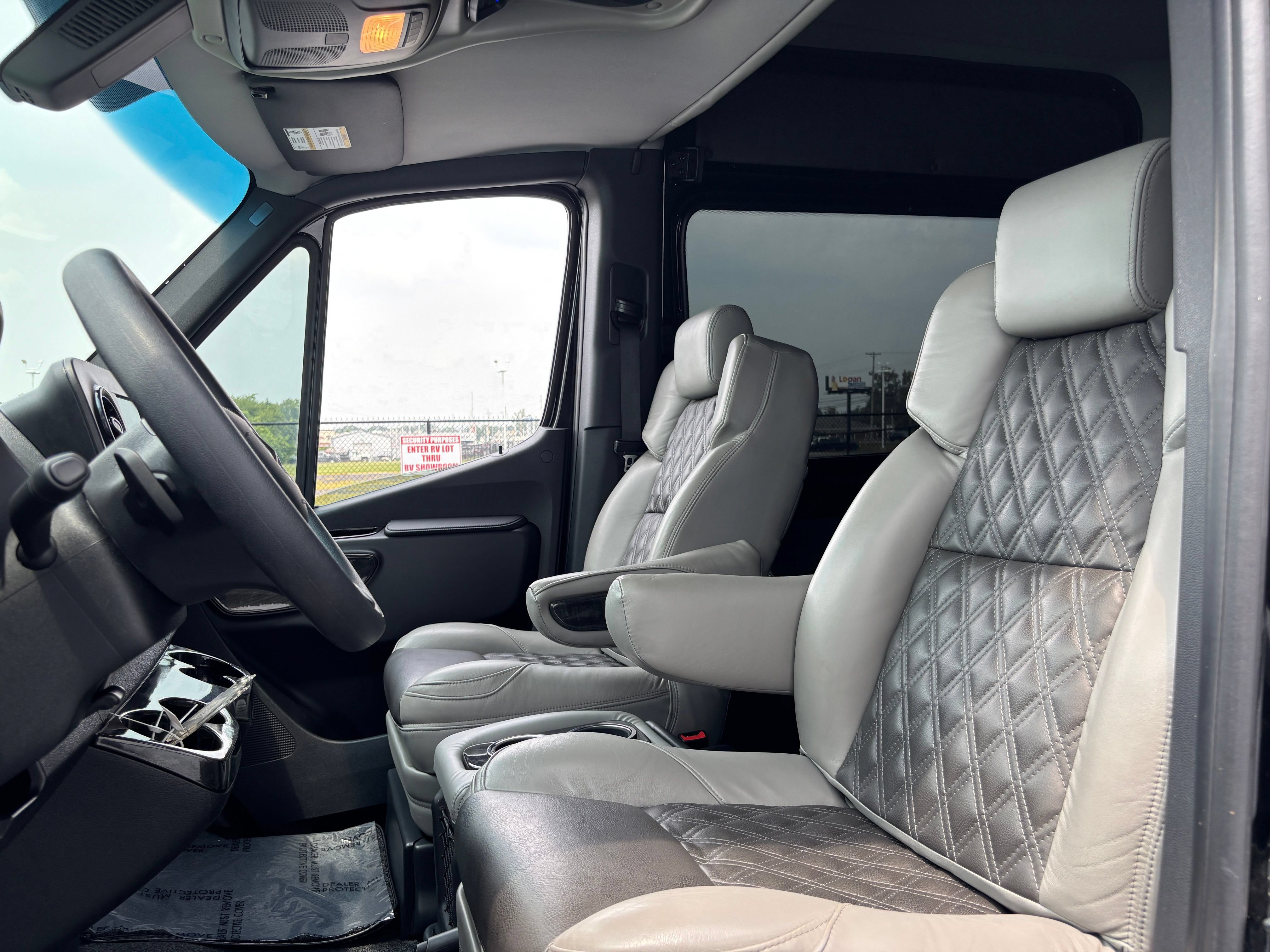 Used 2023 Mercedes-Benz Sprinter 2500 image 21