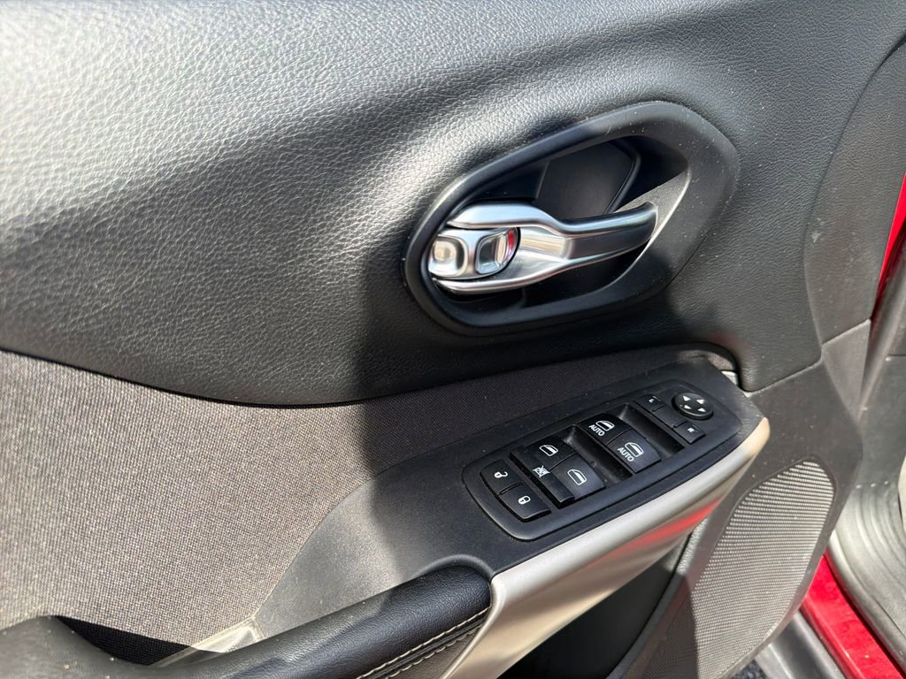 Used 2017 Jeep Cherokee Latitude w/ Trailer Tow Group FWD image 14