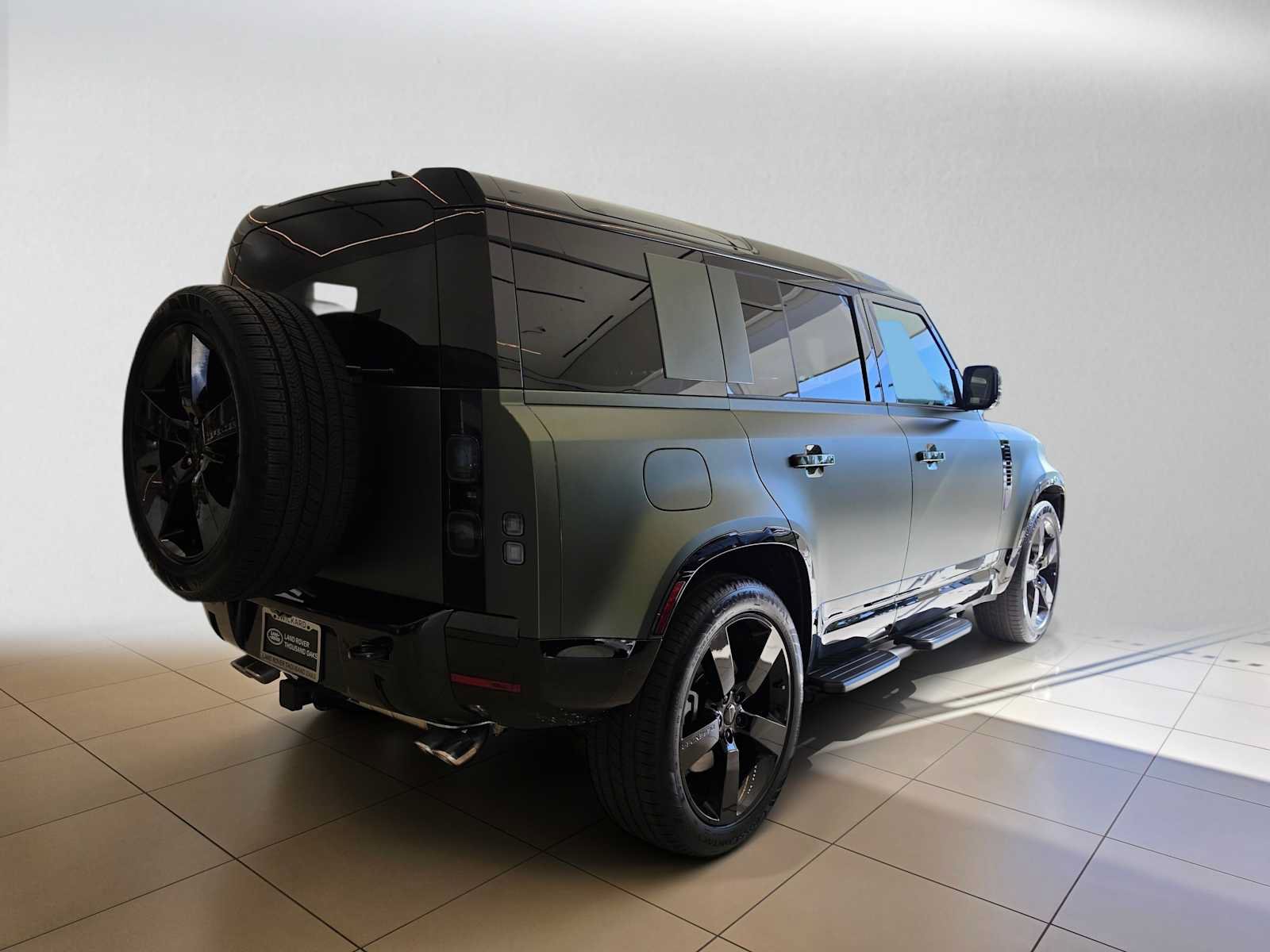 New 2026 Land Rover Defender 110 X-Dynamic SE AWD/4WD image 5