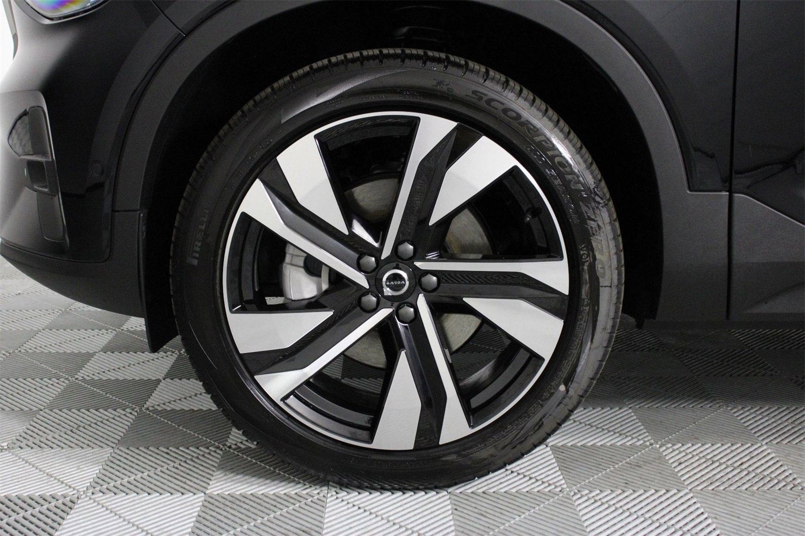 New 2025 Volvo XC40 B5 Ultra image 13