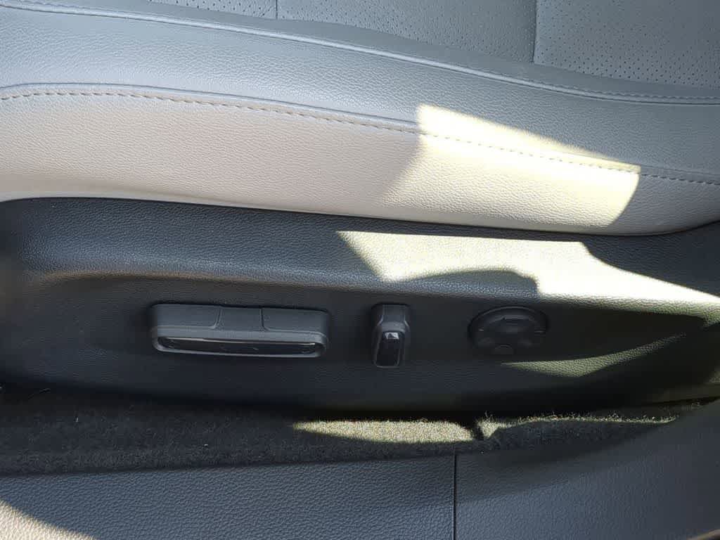 Used 2018 Honda Accord Touring image 16