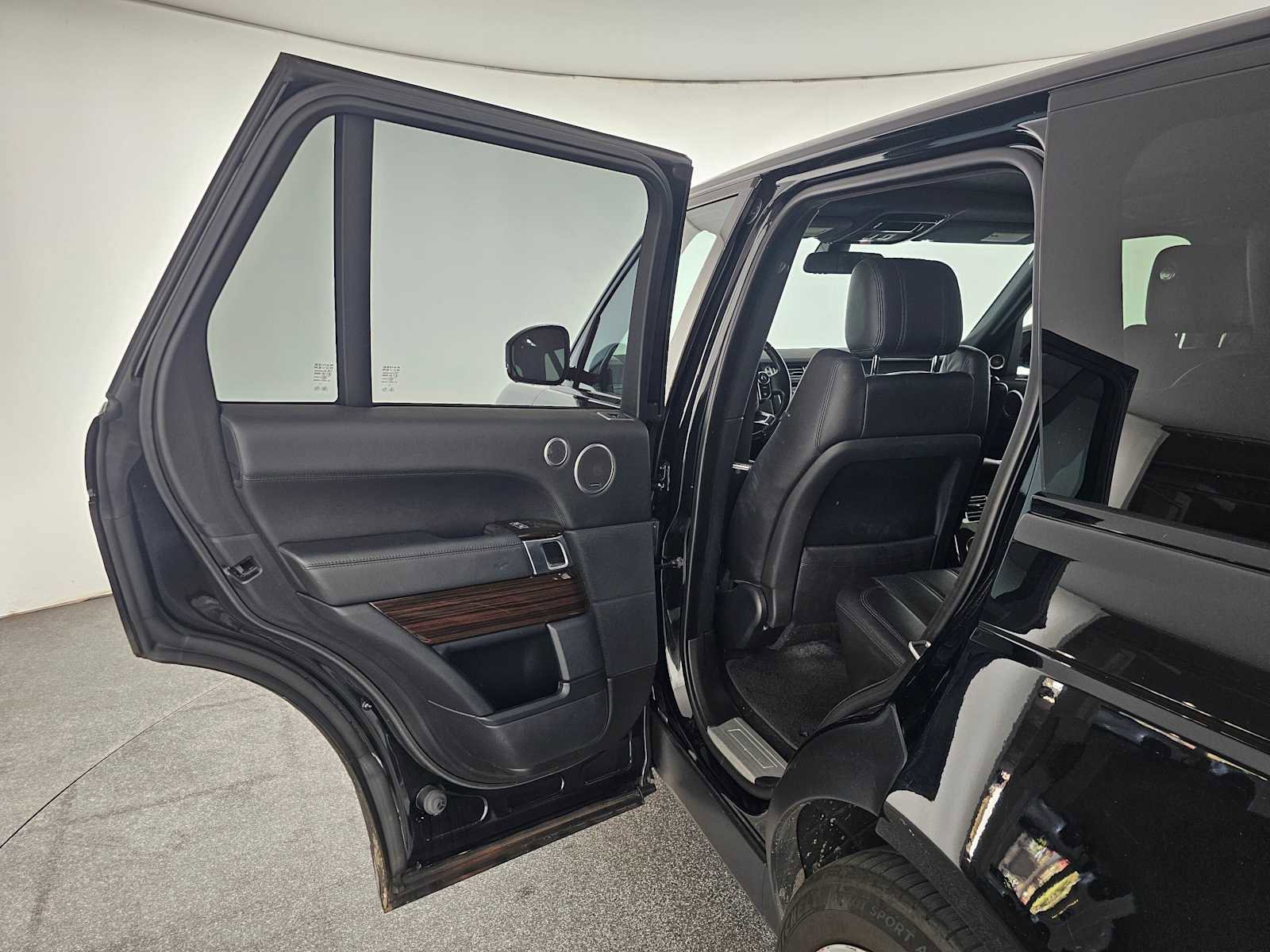 Used 2015 Land Rover Range Rover Supercharged image 15