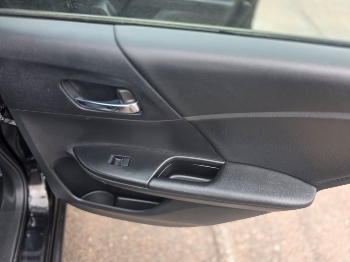 Used 2015 Honda Accord Sport image 18