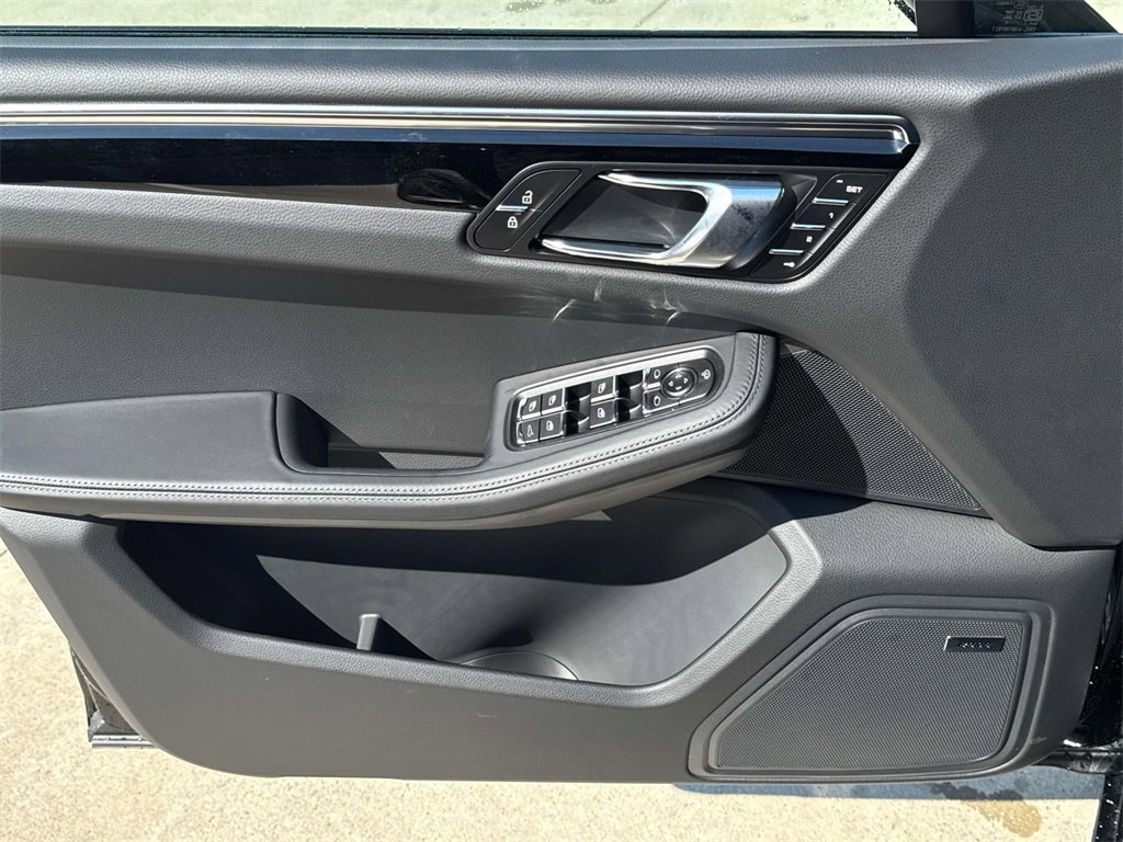 New 2025 Porsche Macan image 15