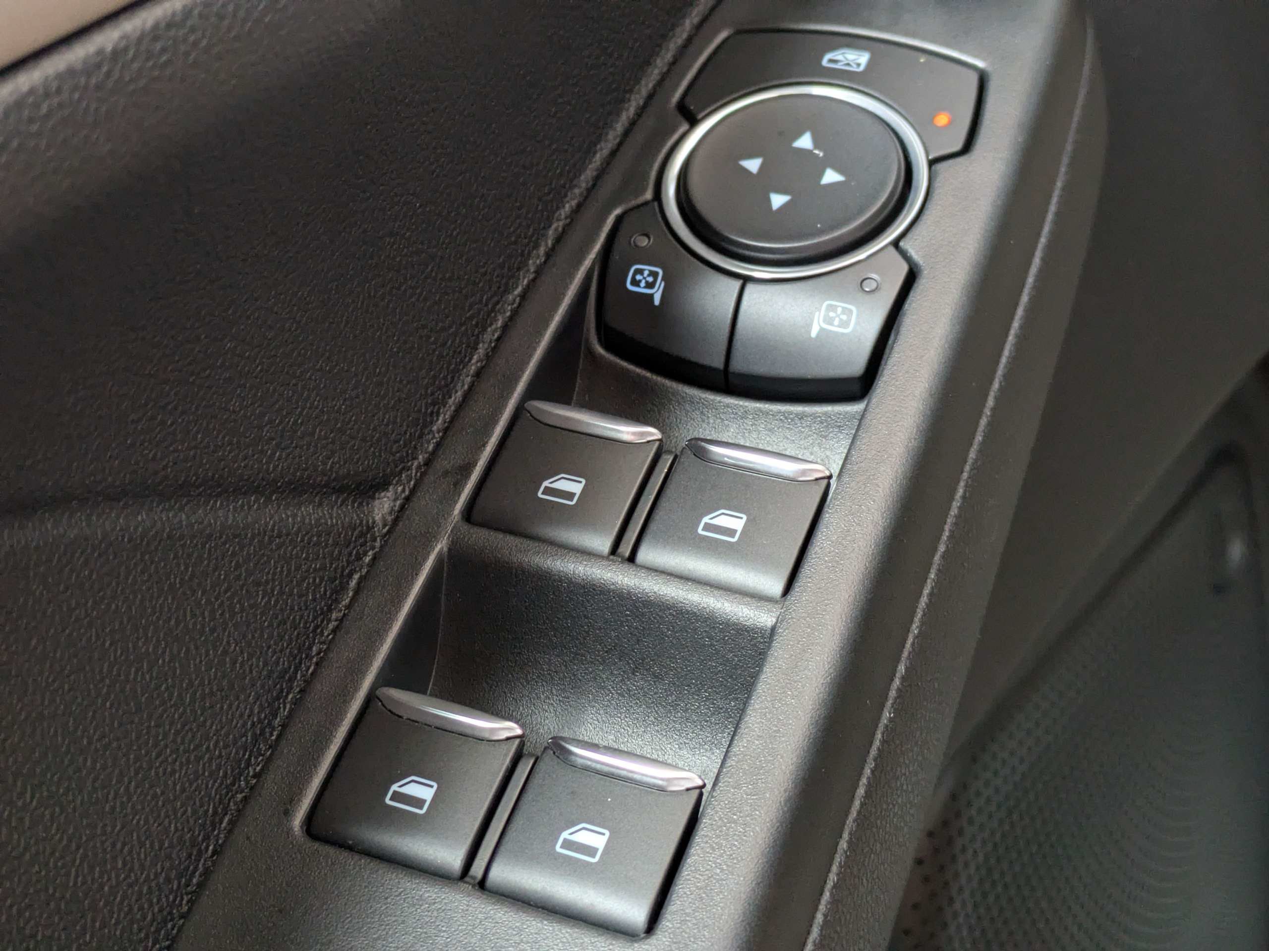 Used 2021 Ford Escape SE w/ SE Sport Appearance Package FWD image 25