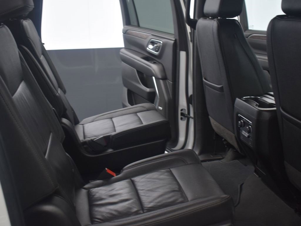 Used 2022 Chevrolet Suburban Z71 w/ Luxury Package image 14