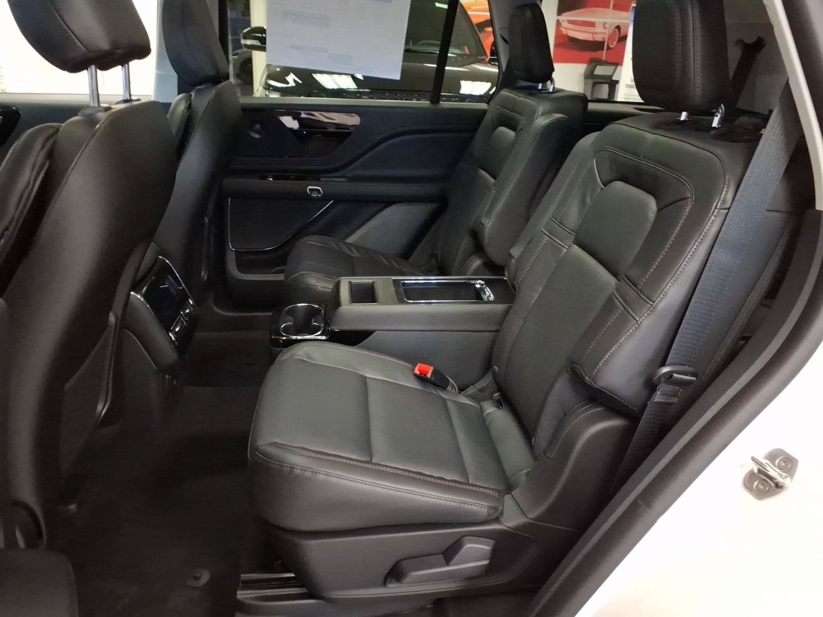 New 2026 Lincoln Aviator Reserve w/ Illumination Package AWD/4WD image 8