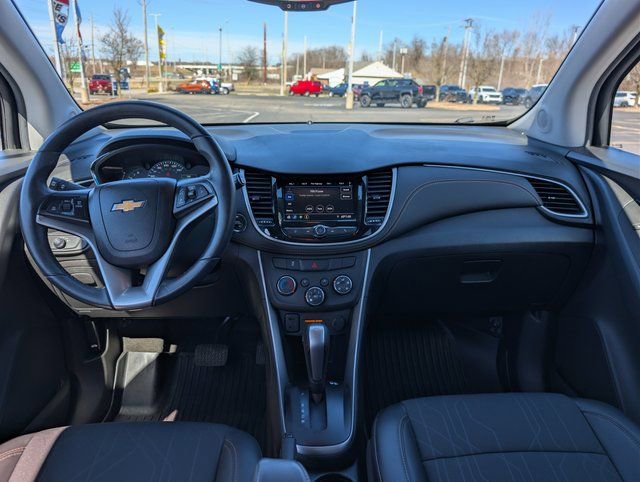 Used 2022 Chevrolet Trax LT w/ LT Convenience Package image 11