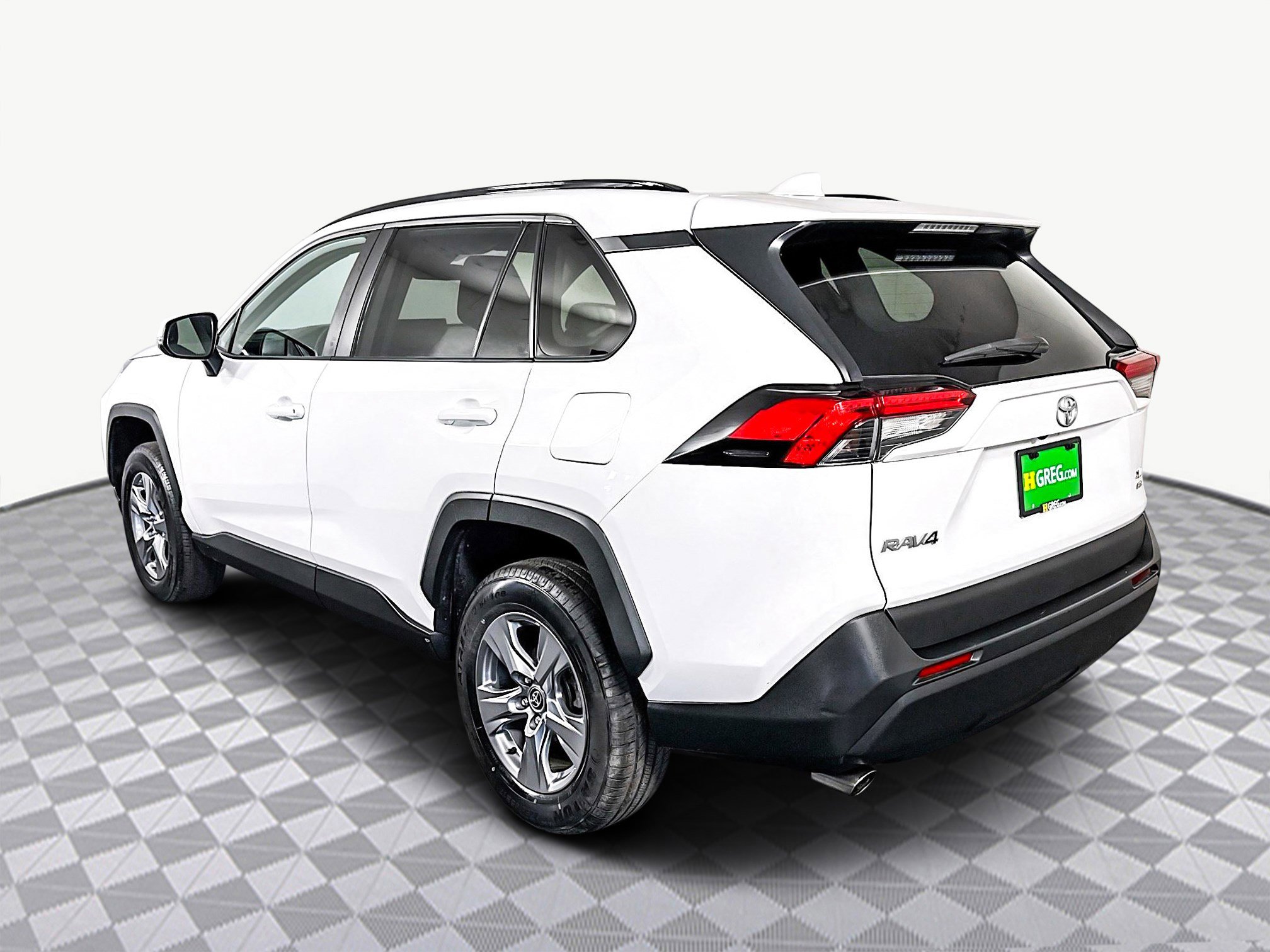 Used 2022 Toyota RAV4 XLE image 7