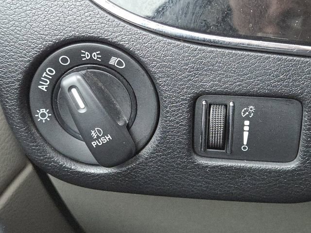 Used 2019 Dodge Grand Caravan SXT image 8