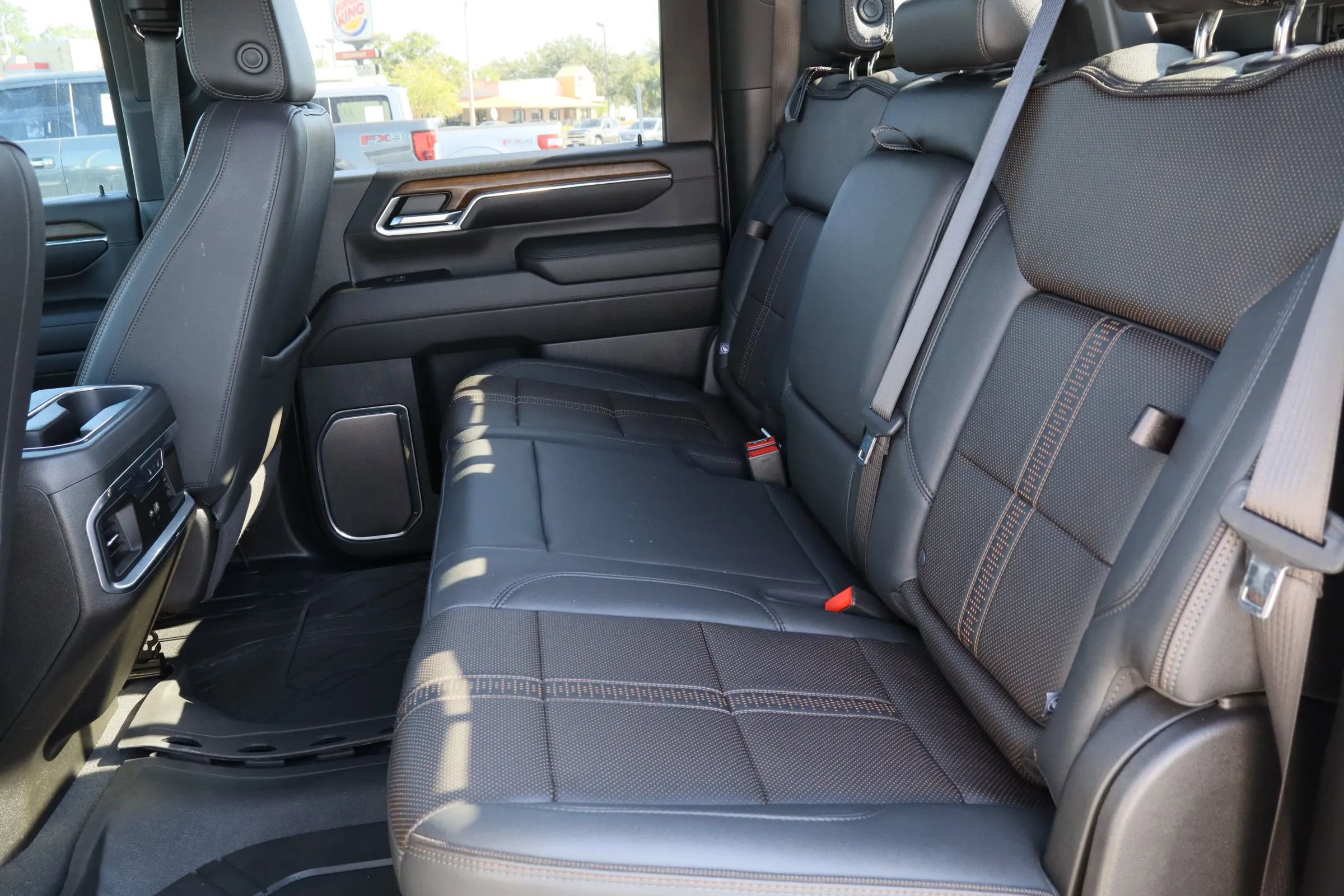 Used 2024 Chevrolet Silverado 2500 High Country w/ High Country Premium Package AWD/4WD image 25