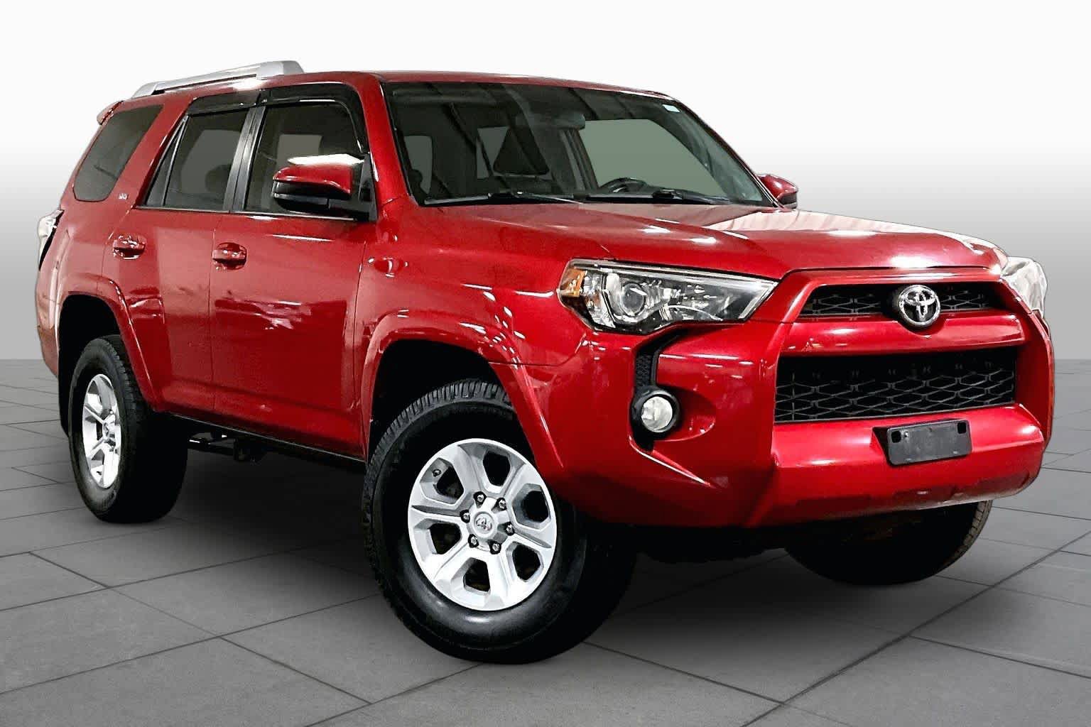 Used 2017 Toyota 4Runner SR5 AWD/4WD image 3