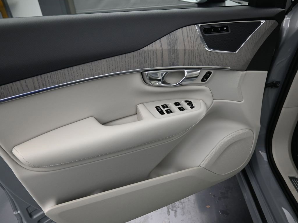 New 2025 Volvo XC90 T8 Plus w/ Protection Package Premier image 11