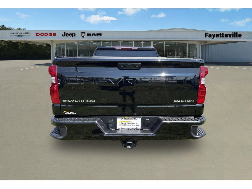 Used 2025 Chevrolet Silverado 1500 Custom image 4