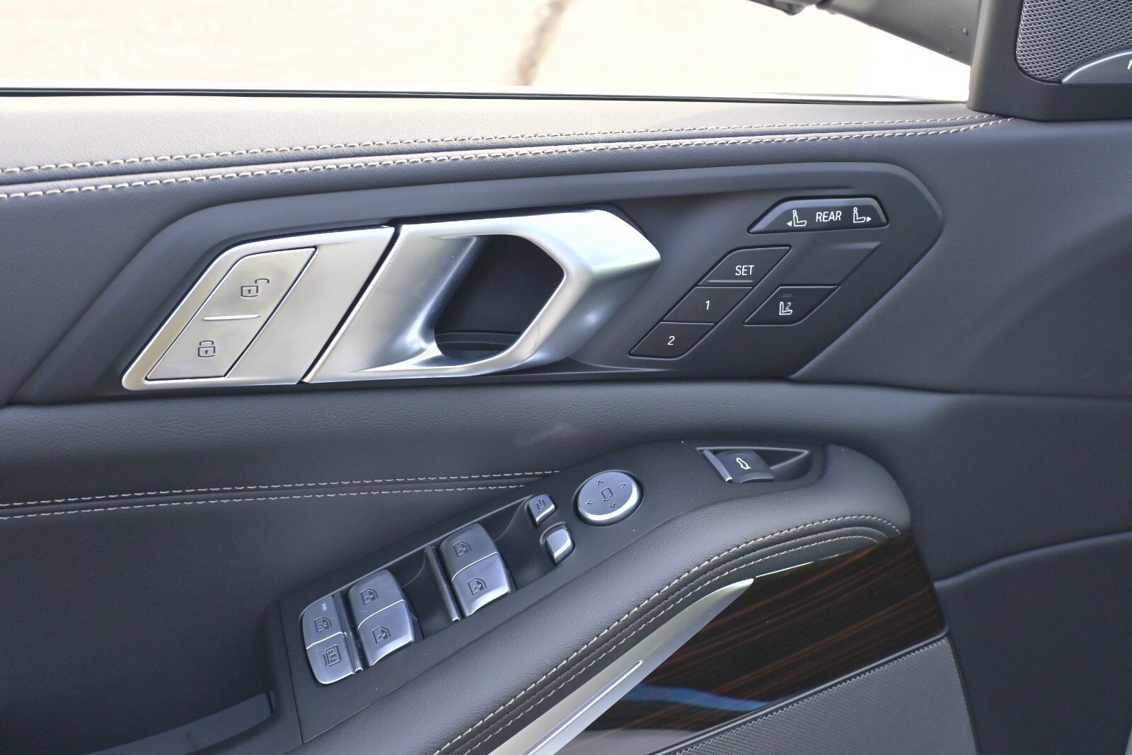 New 2026 BMW X7 xDrive40i w/ Premium Package image 18