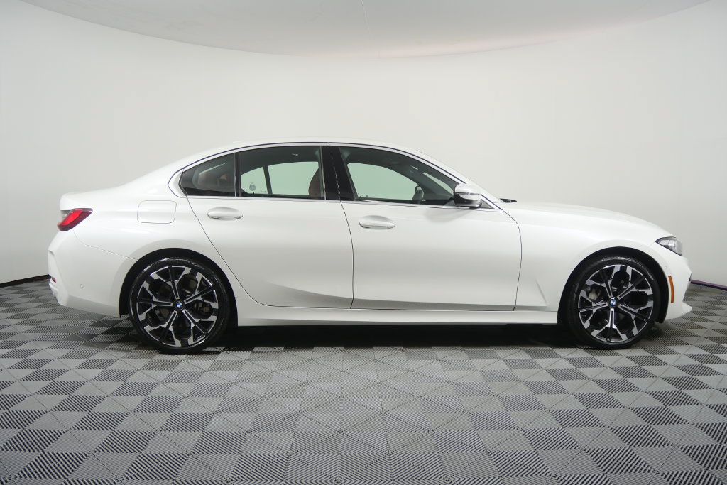 Certified 2025 BMW 330i Sedan RWD image 3