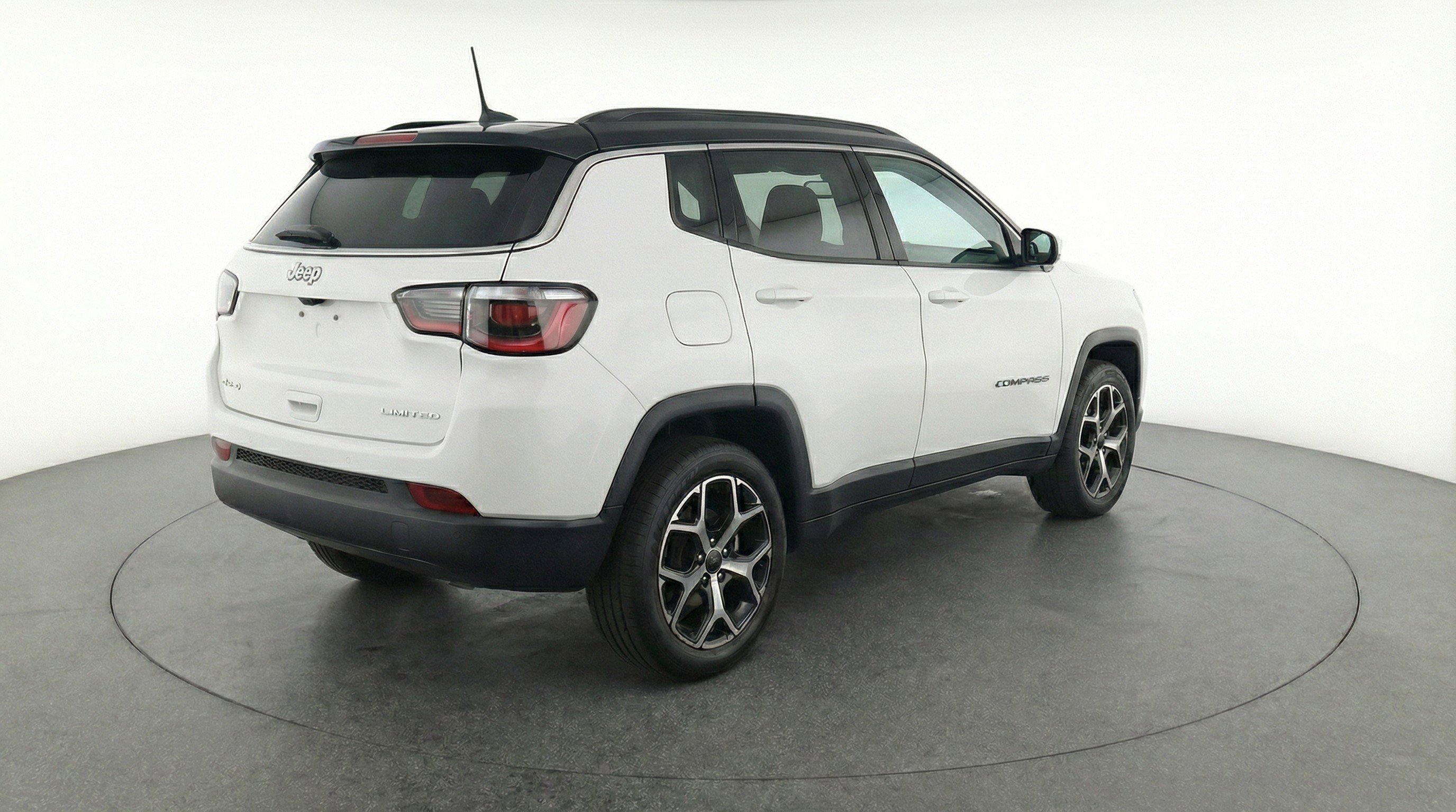 Used 2025 Jeep Compass Limited AWD/4WD image 9