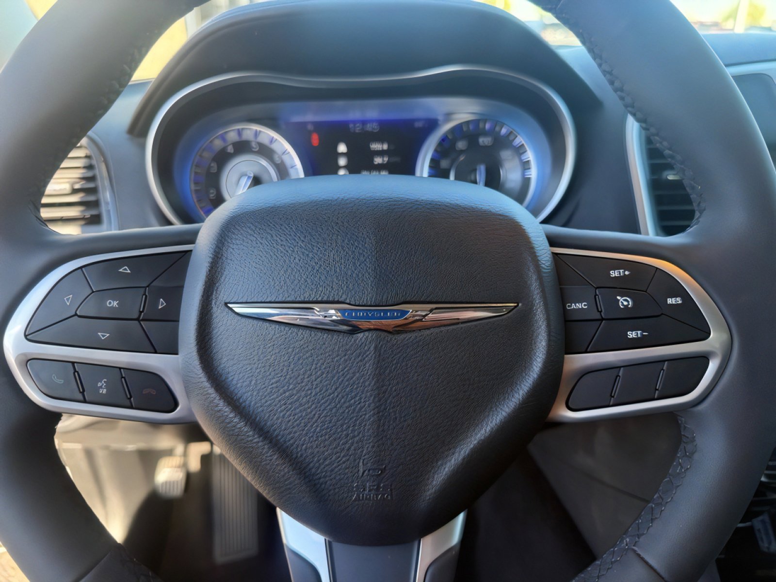 Used 2023 Chrysler 300 Touring w/ Sport Appearance Package image 23