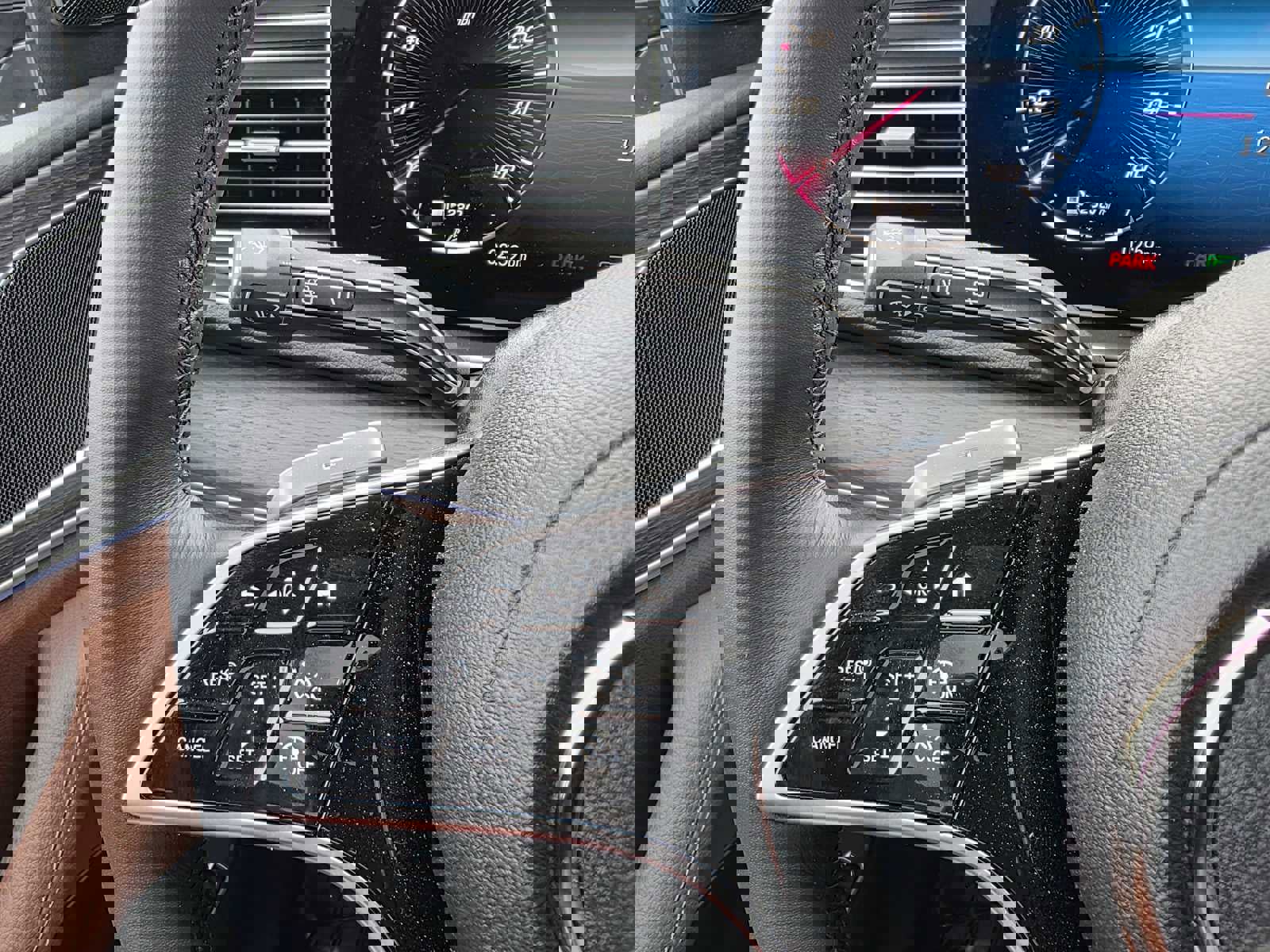 Used 2026 Mercedes-Benz GLE 450e 4MATIC image 35