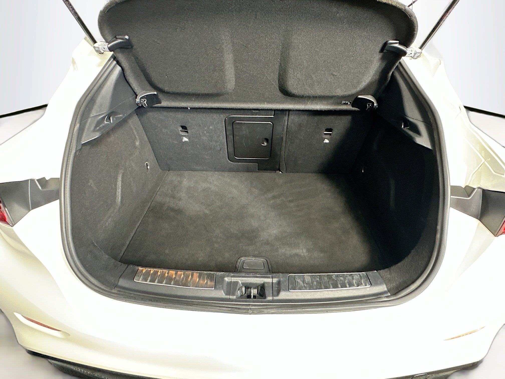 Used 2018 INFINITI QX30 FWD image 29