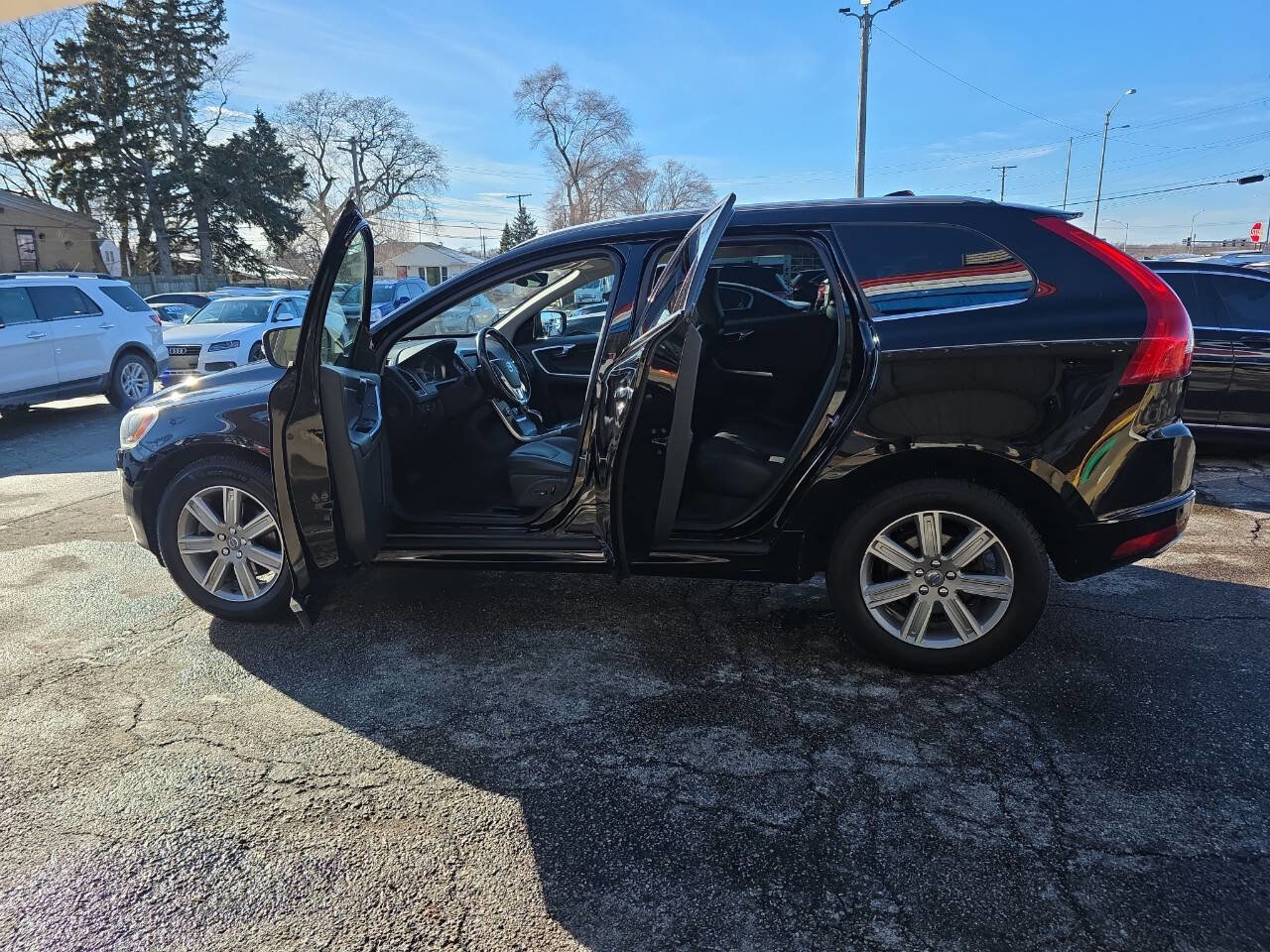 Used 2016 Volvo XC60 T6 w/ Protection Package image 13