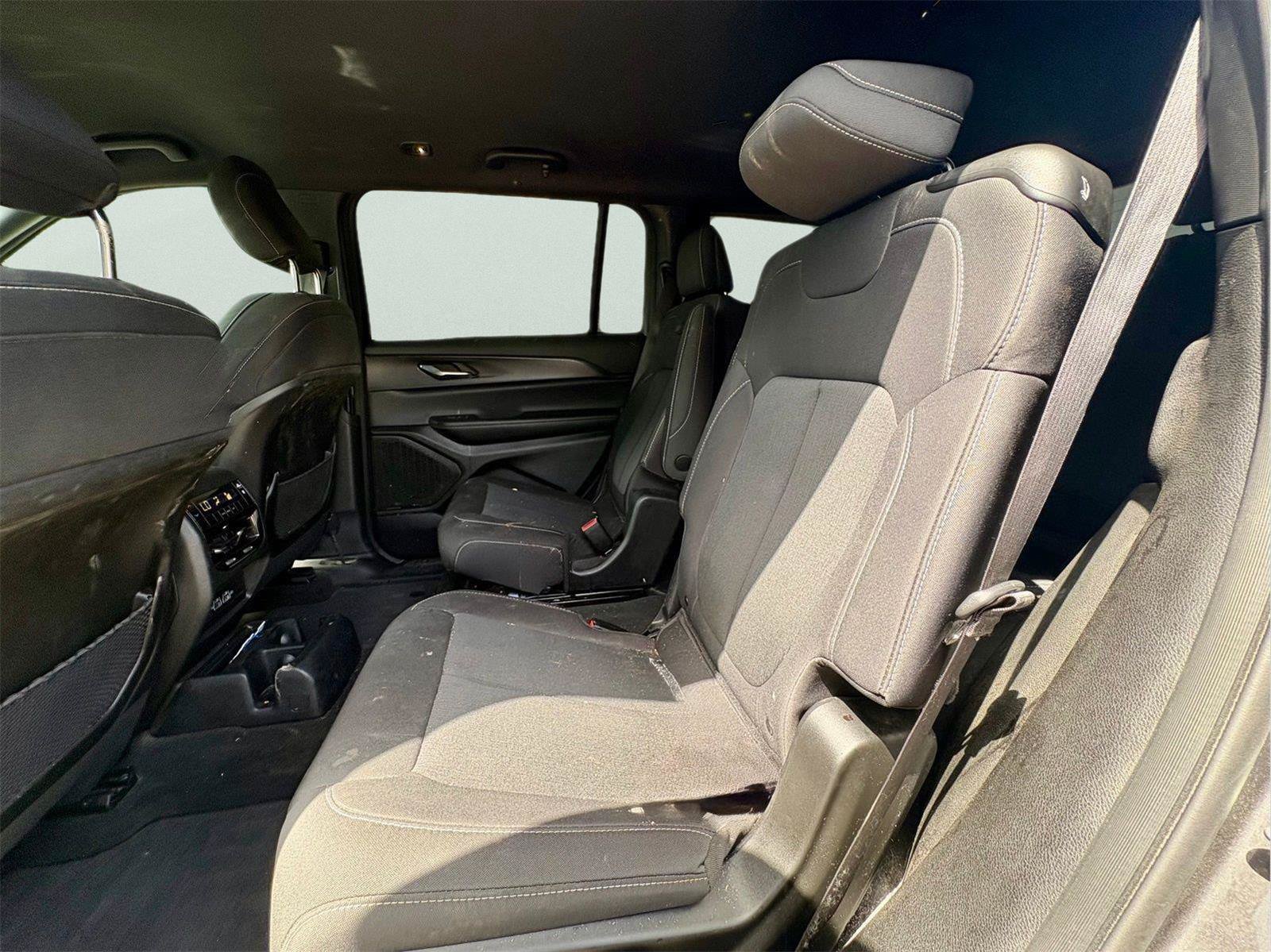 Used 2024 Jeep Grand Cherokee L Laredo RWD image 13
