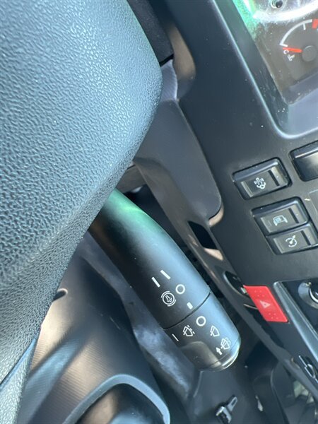 Used 2023 Isuzu NPR RWD image 18
