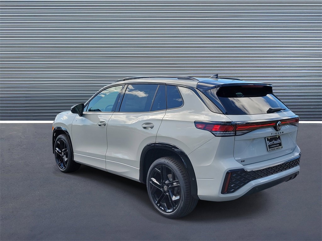 New 2026 Volkswagen Tiguan SE R-Line image 4
