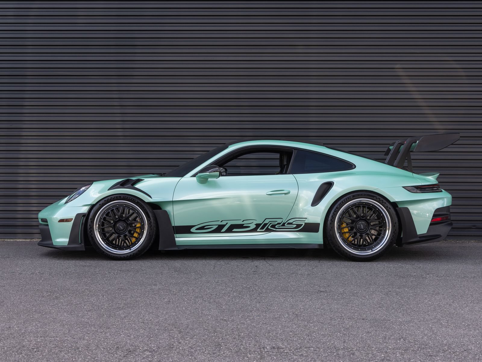 Used 2024 Porsche 911 GT3 RS RWD image 2