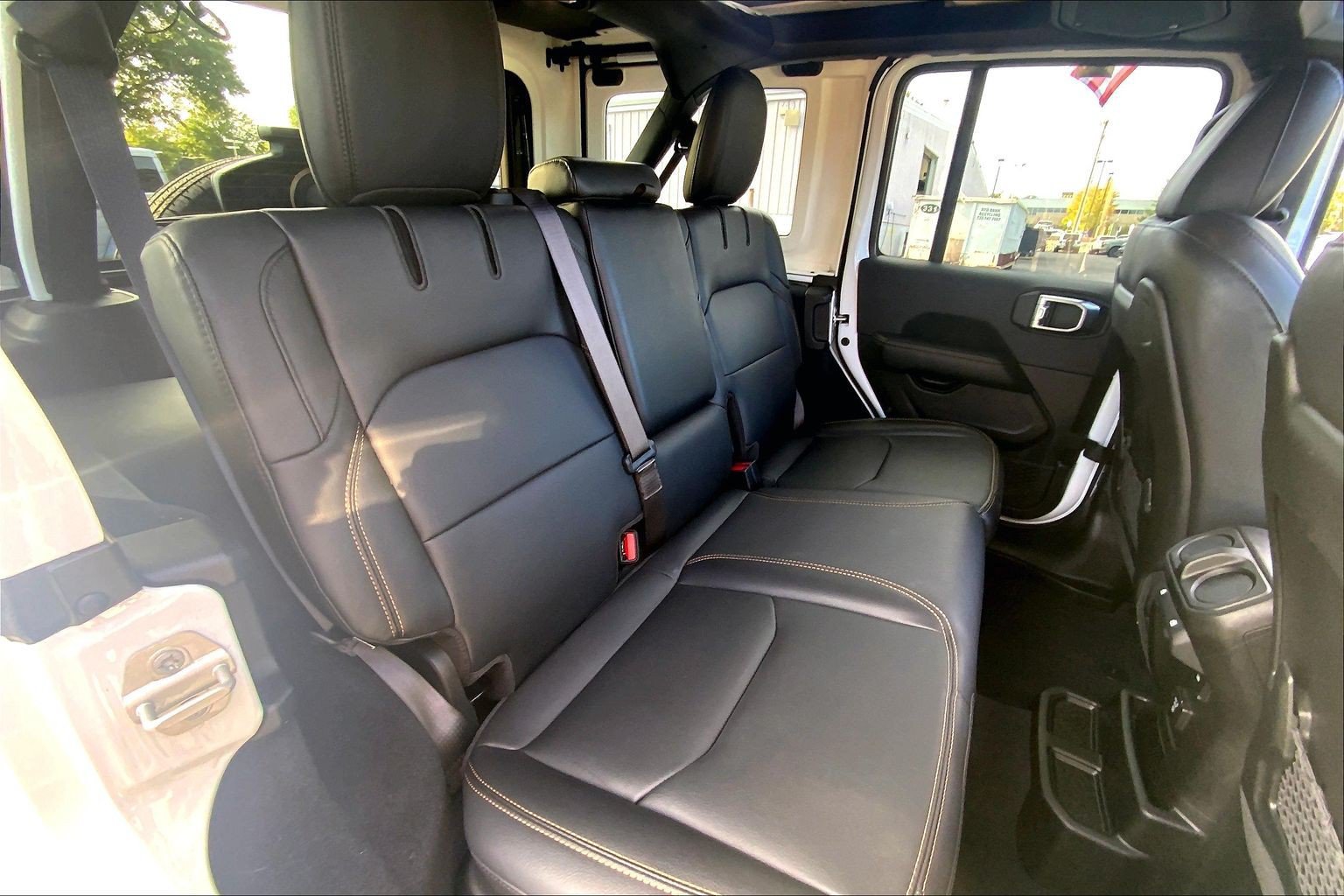Certified 2024 Jeep Wrangler Unlimited Sahara w/ Technology Group AWD/4WD image 19