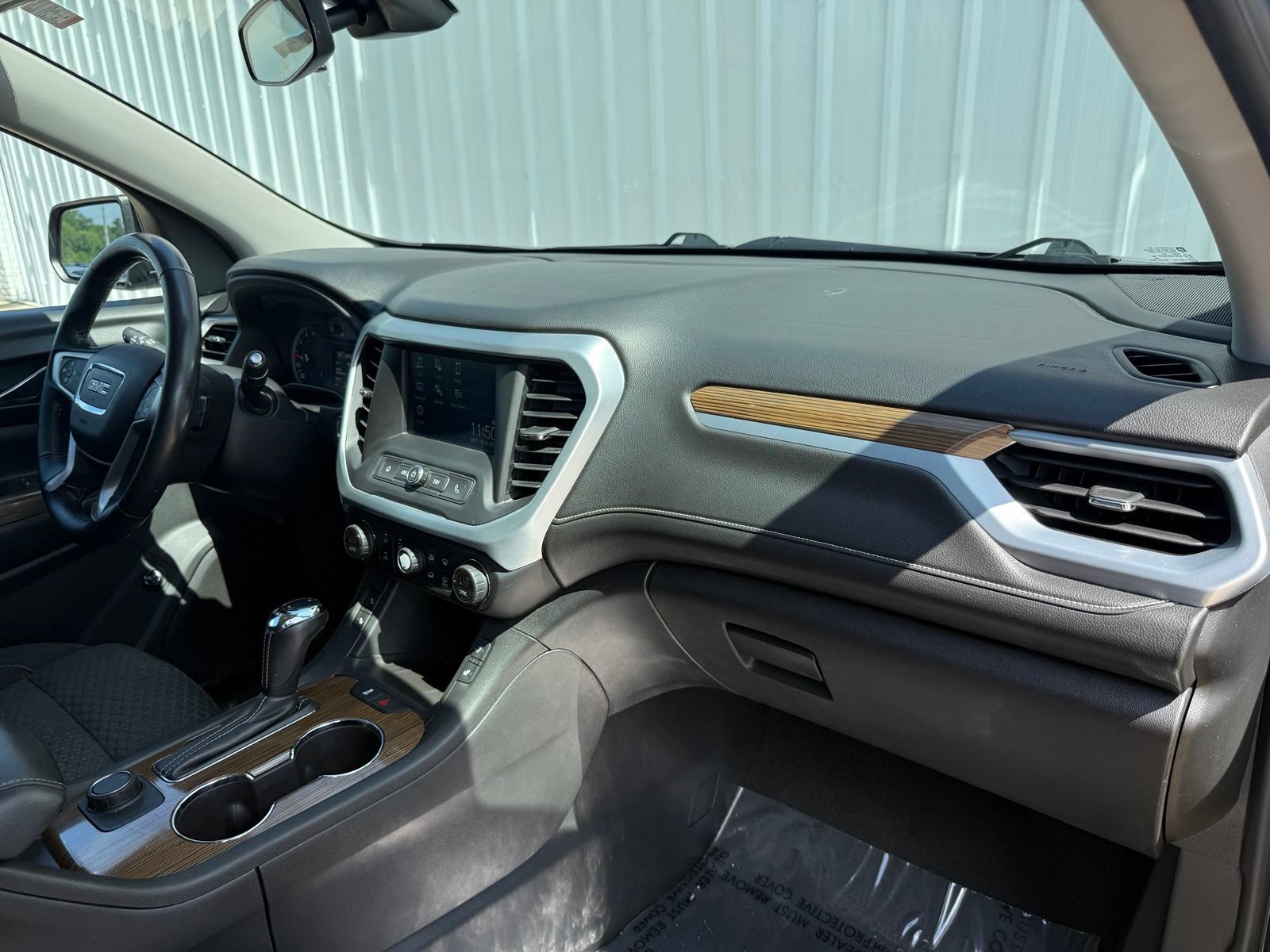Used 2017 GMC Acadia SLE FWD image 18