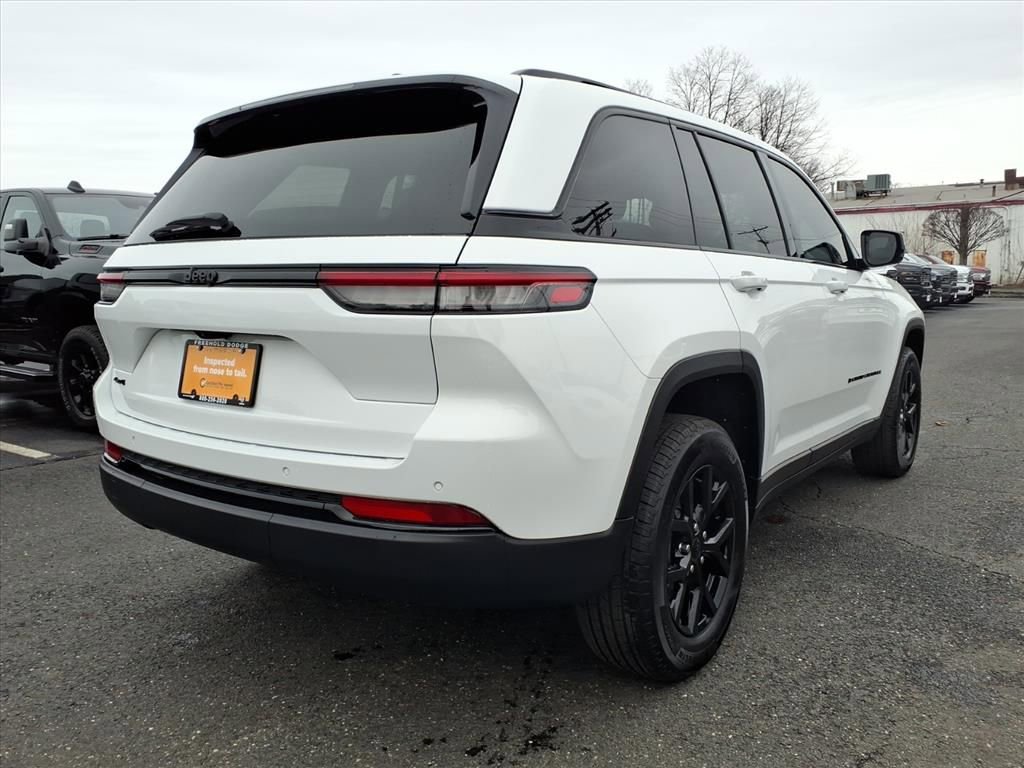 Certified 2025 Jeep Grand Cherokee Altitude image 19