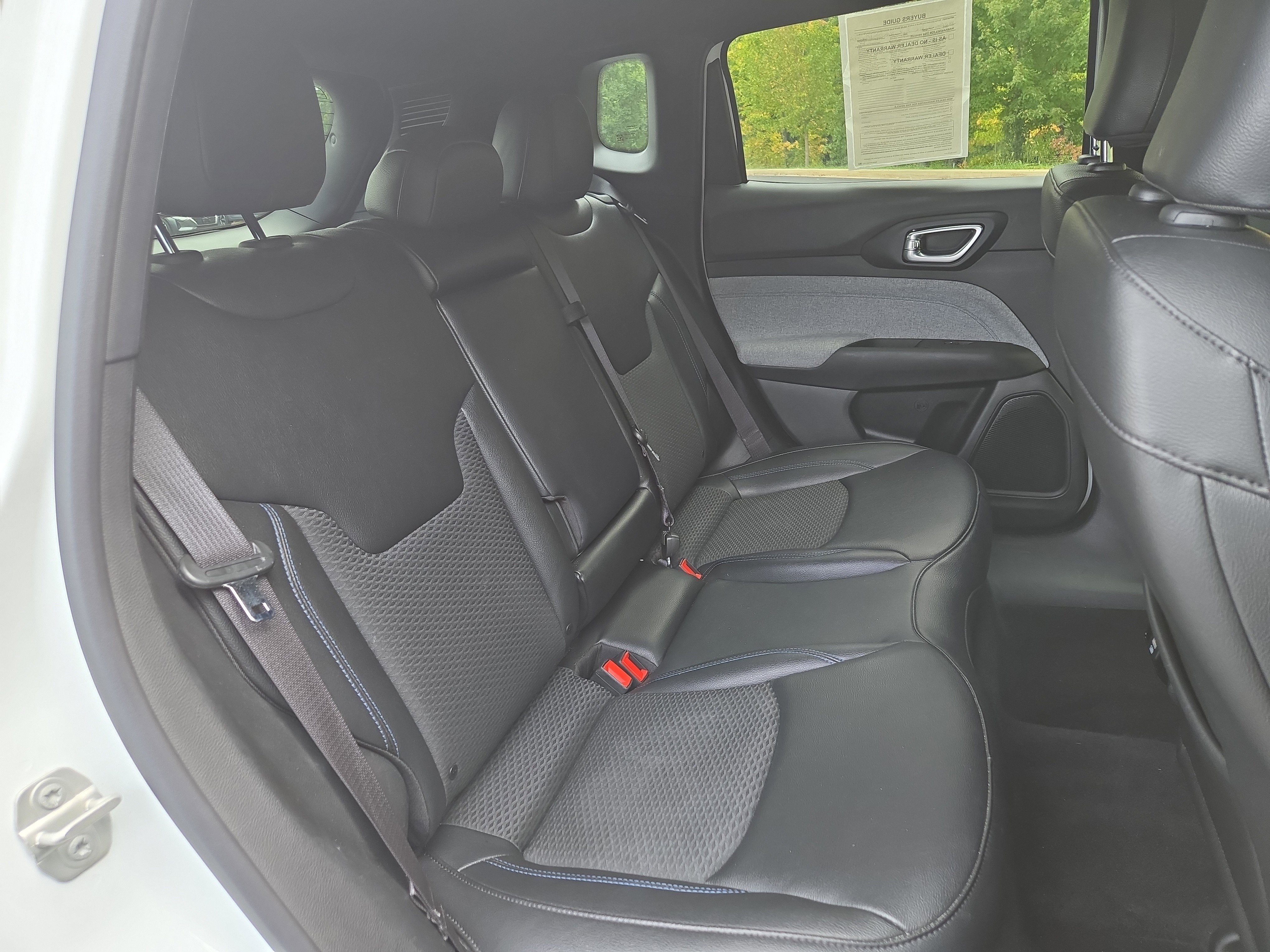 Used 2024 Jeep Compass Latitude image 27