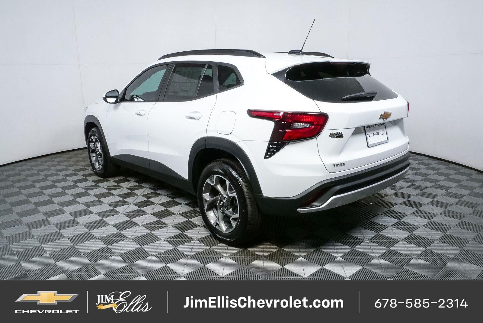 New 2026 Chevrolet Trax LT w/ Sunroof Package FWD image 28