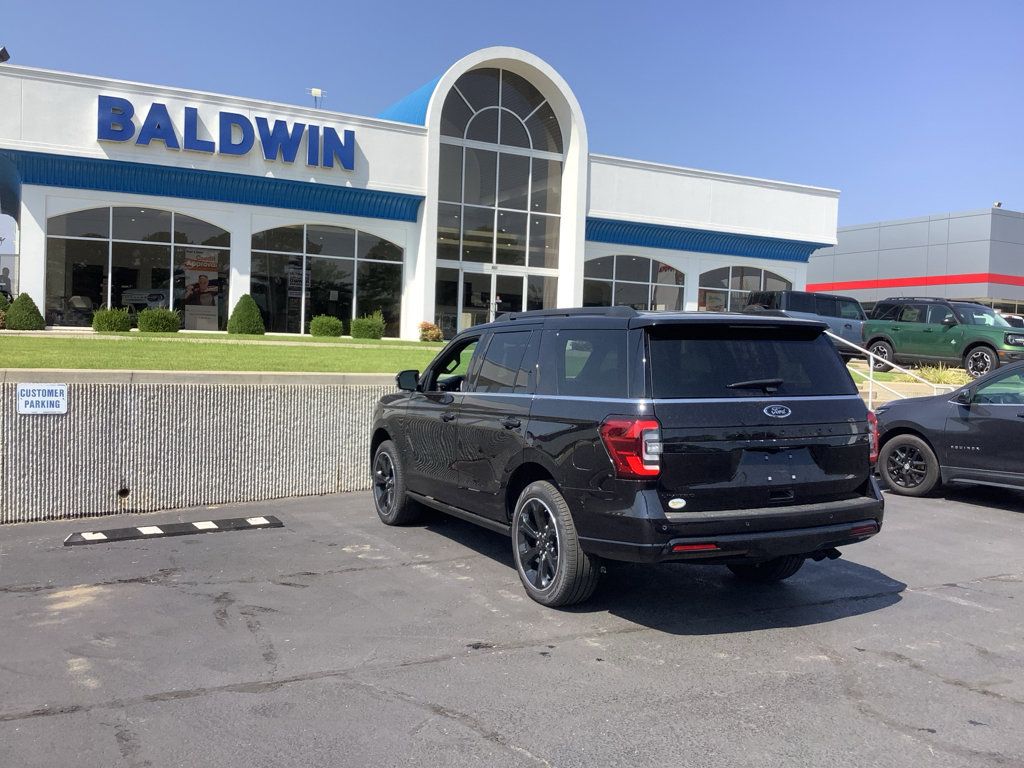 Used 2024 Ford Expedition Limited image 5
