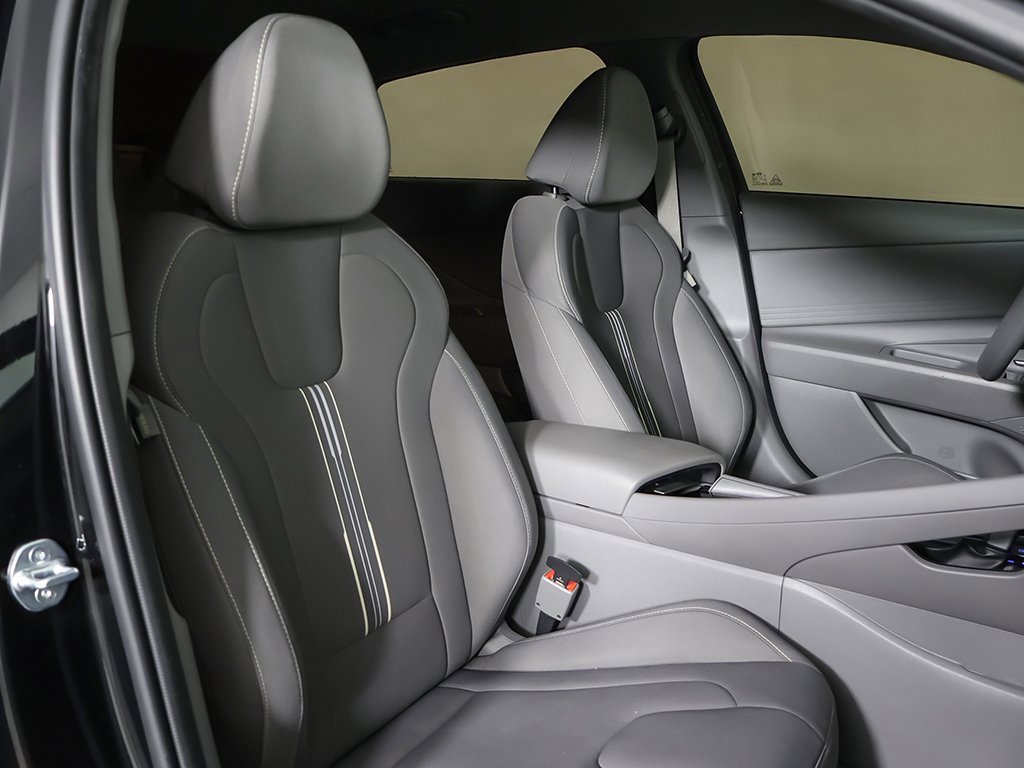 Used 2023 Hyundai Elantra Blue image 25