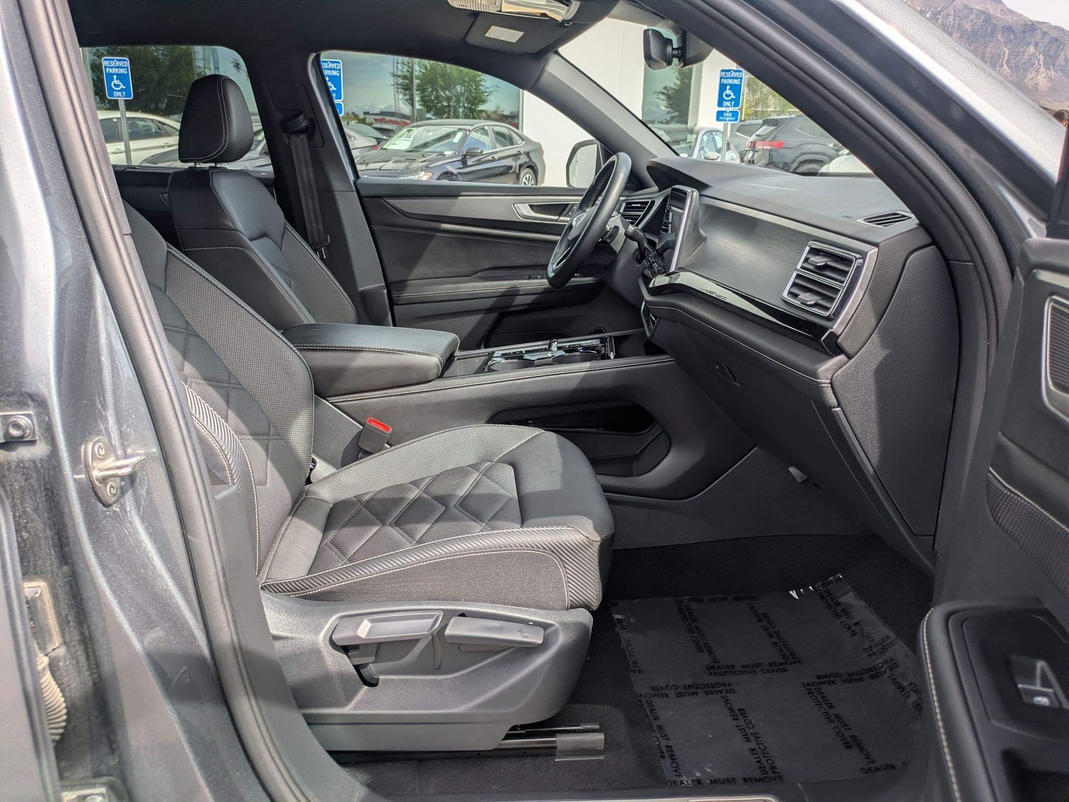 Used 2025 Volkswagen Atlas Cross Sport SE image 33