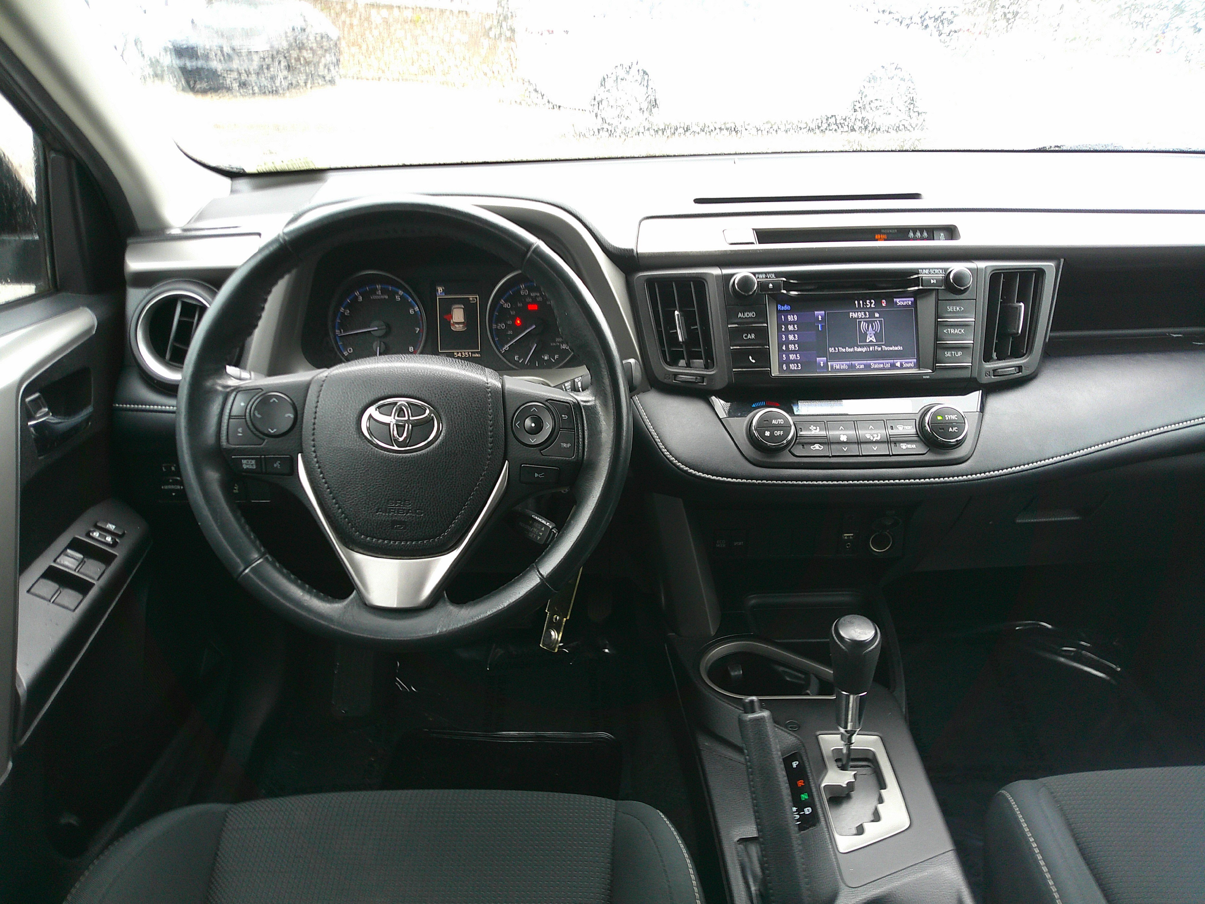 Used 2018 Toyota RAV4 XLE image 29
