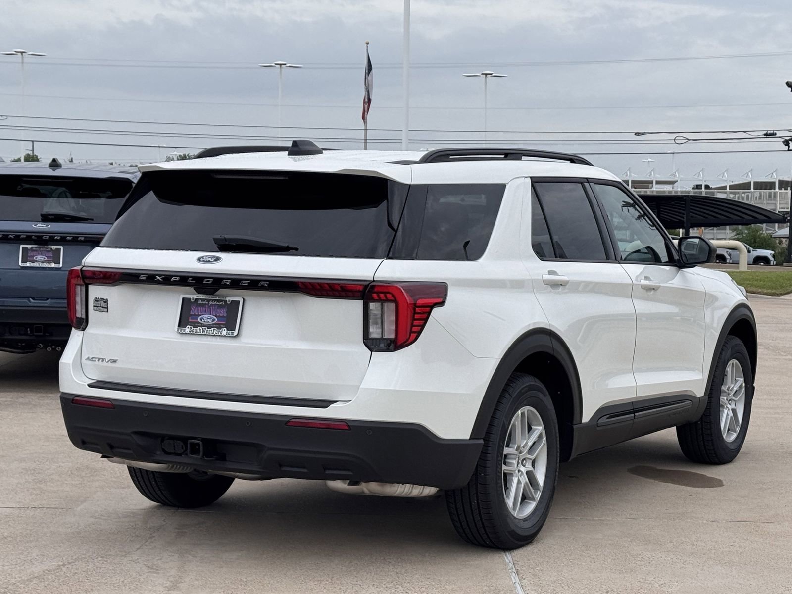 New 2026 Ford Explorer Active image 4