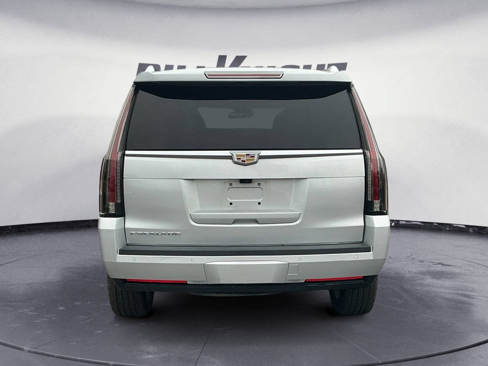 Used 2017 Cadillac Escalade Premium Luxury RWD image 4