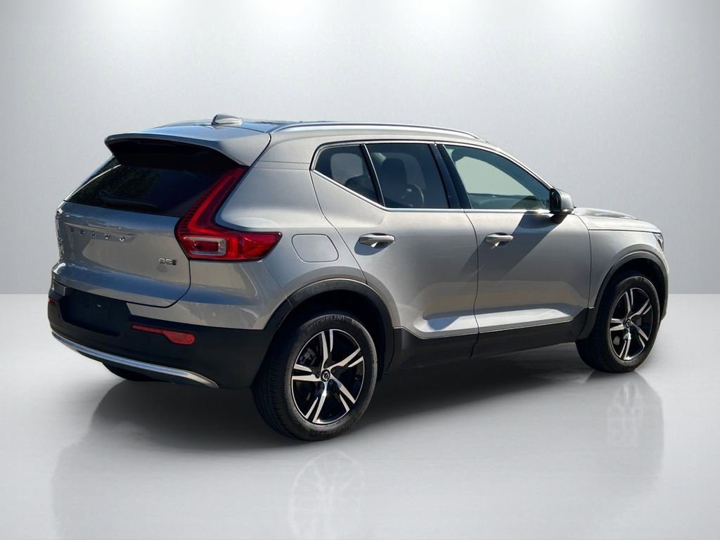 Used 2025 Volvo XC40 B5 Core w/ Protection Package Premier image 5