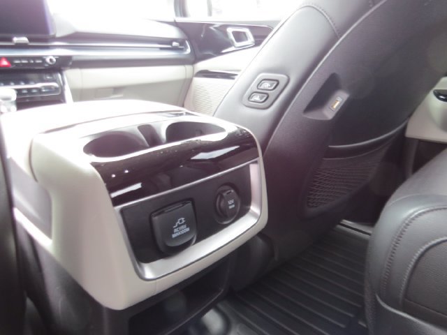 Used 2023 Kia Carnival SX Prestige FWD image 14