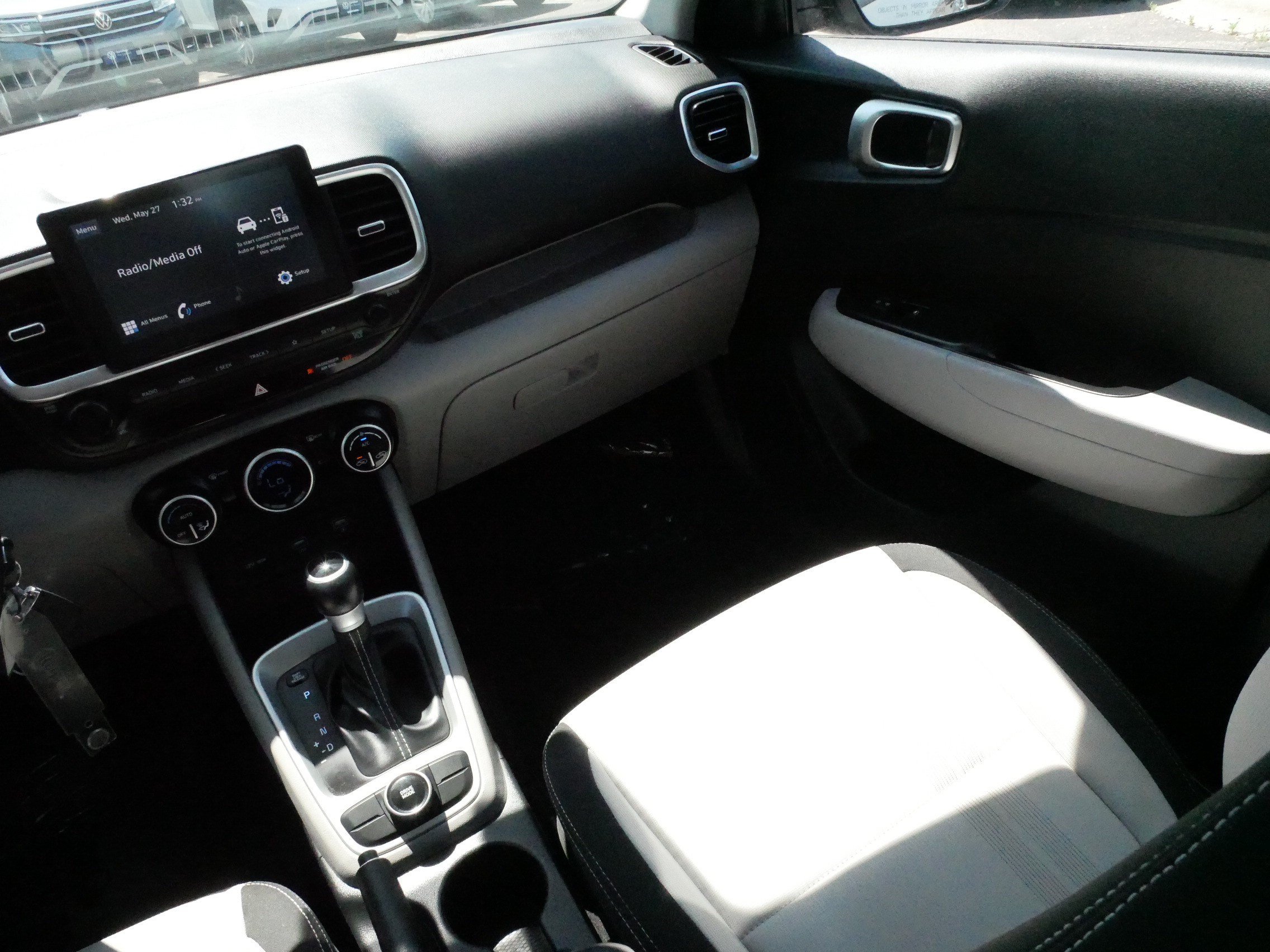 Used 2021 Hyundai Venue SEL FWD image 11